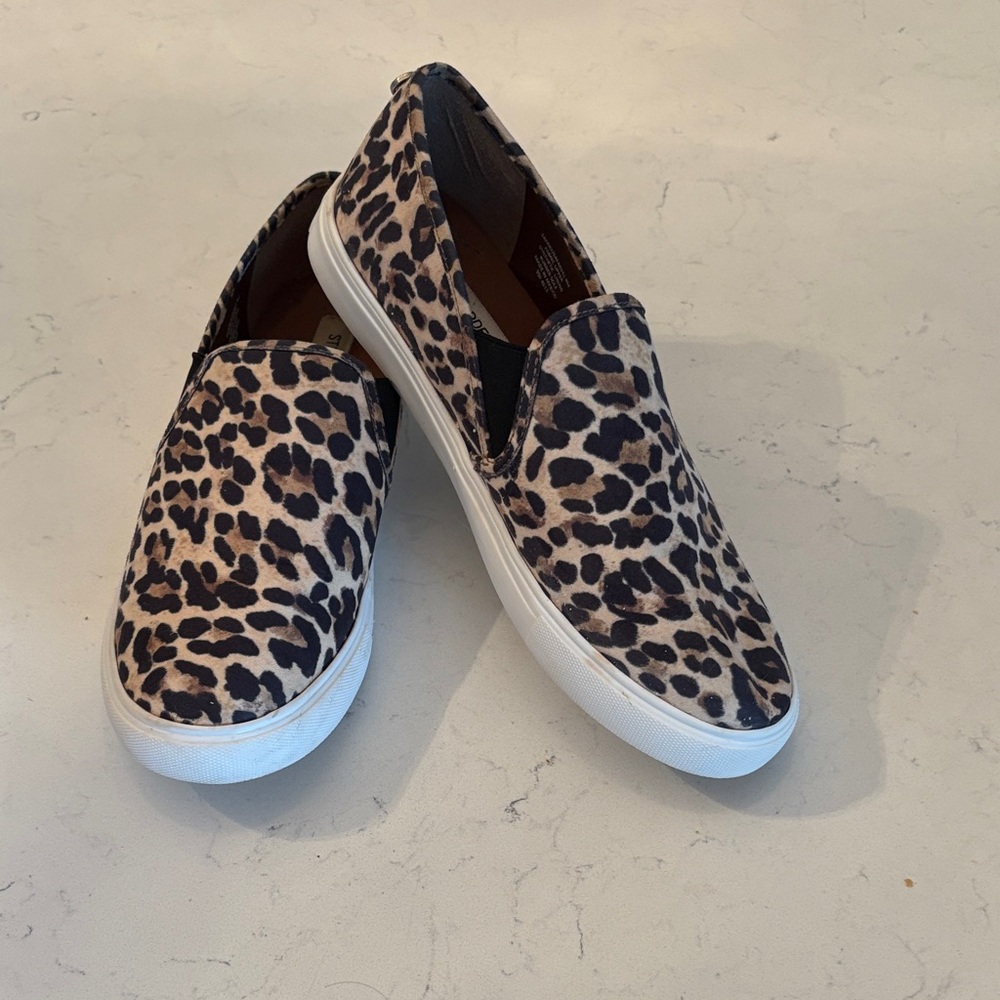 Steve Madden Leopard Print Flats
